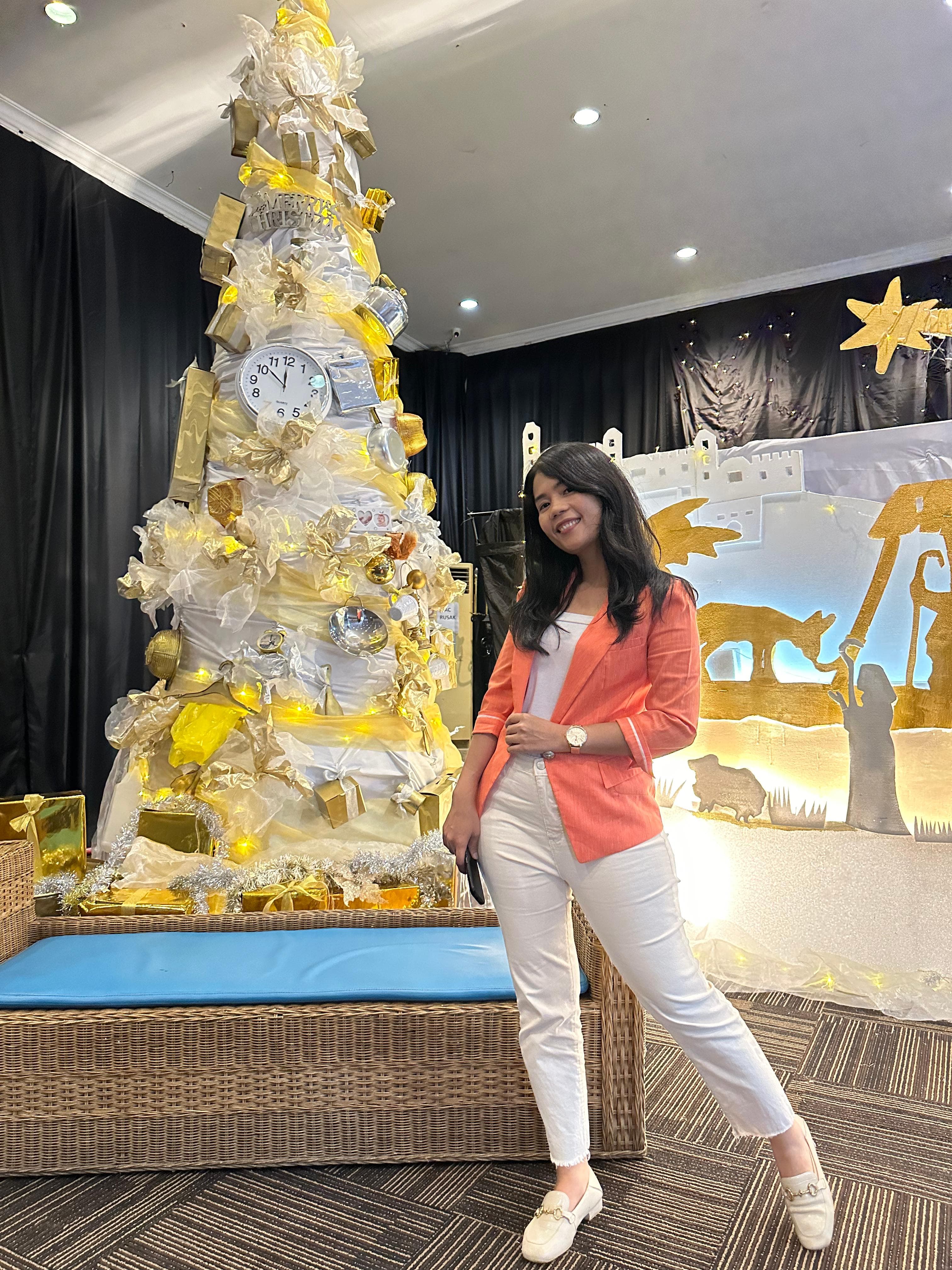 Hi, I'm Ms. Betty – The Magic Maker!